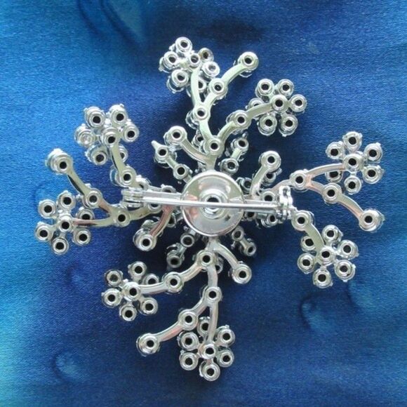 Mid-century Vintage Starburst Rhinestone Brooch - Picture 4 of 8